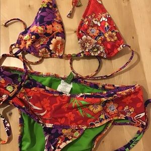 NWT BECCA by Rebecca Virtue bikini flower pattern, straps and beads